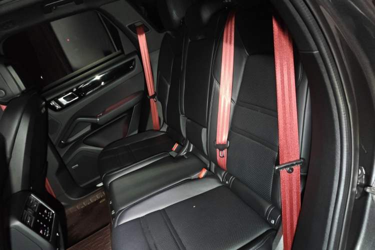 Used Porsche Cayenne 2021 3.0T Coupe Mexican specification Left Rear Seat