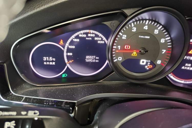Used Porsche Cayenne 2021 3.0T Coupe Mexican specification Odometer Close Up