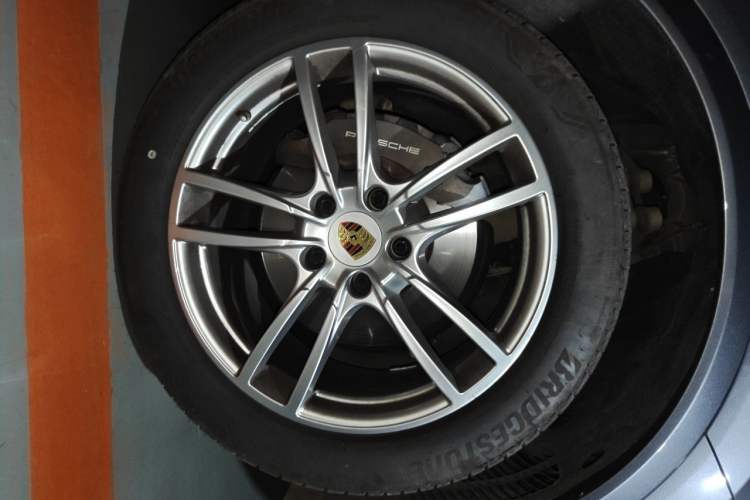 Used Porsche Cayenne 2021 3.0T Coupe Mexican specification Right Front Wheel Hub