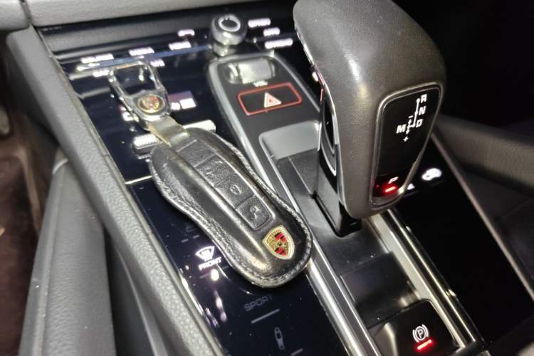 Used Porsche Cayenne 2021 3.0T Coupe Mexican specification Vehicle Key