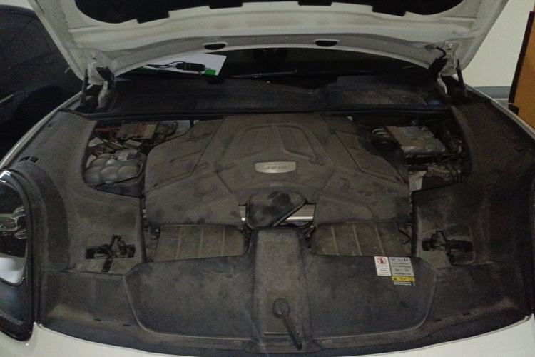 Used Porsche Cayenne 2021 3.0T U.S. specification Engine Bay