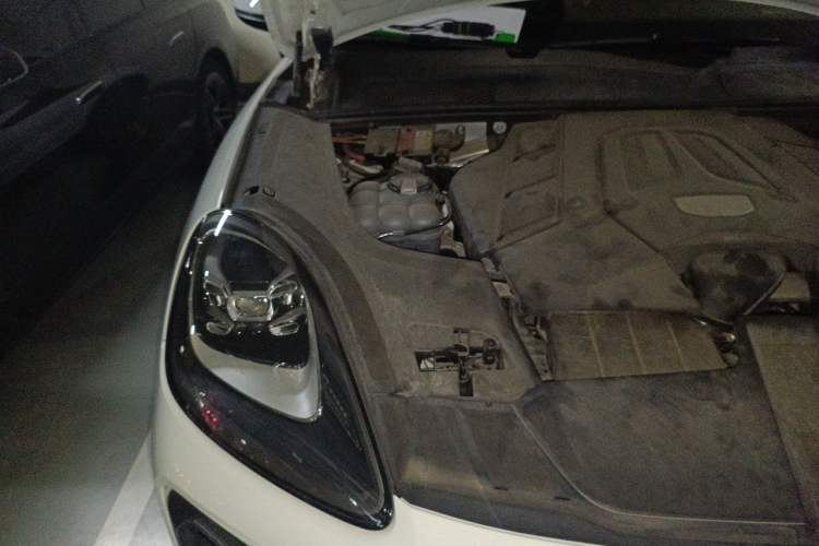 Used Porsche Cayenne 2021 3.0T U.S. specification Engine Bay Right
