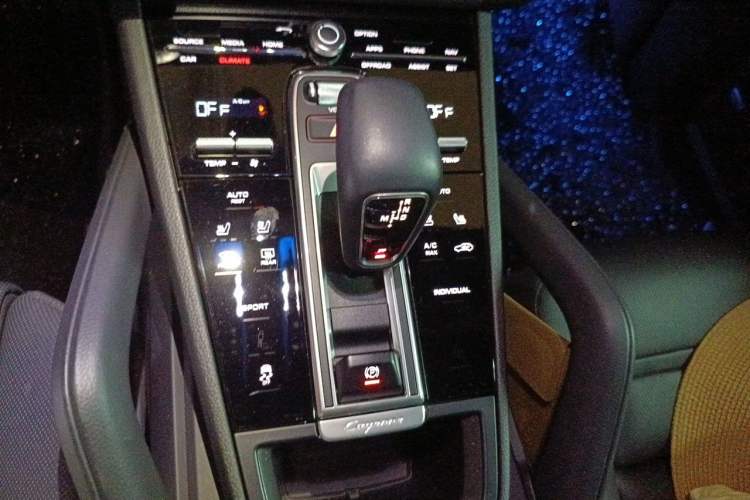 Used Porsche Cayenne 2021 3.0T U.S. specification Gear Lever