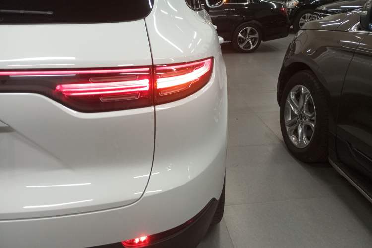 Used Porsche Cayenne 2021 3.0T U.S. specification Right Rear Taillight