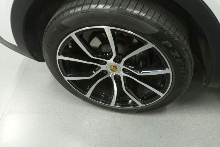 Used Porsche Cayenne 2021 3.0T U.S. specification Right Rear Wheel Hub