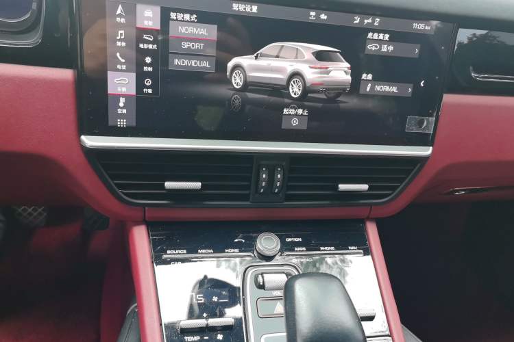 Used Porsche Cayenne 2022 Cayenne 3.0T Platinum Edition Audio And AC Panel