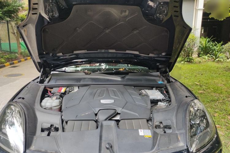 Used Porsche Cayenne 2022 Cayenne Coupé 3.0T Platinum Edition Engine Bay