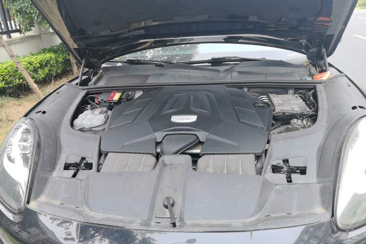 Used Porsche Cayenne 2022 Cayenne 3.0T Platinum Edition Engine Bay