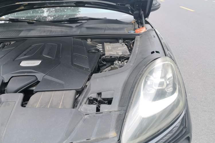 Used Porsche Cayenne 2022 Cayenne 3.0T Platinum Edition Engine Bay Left
