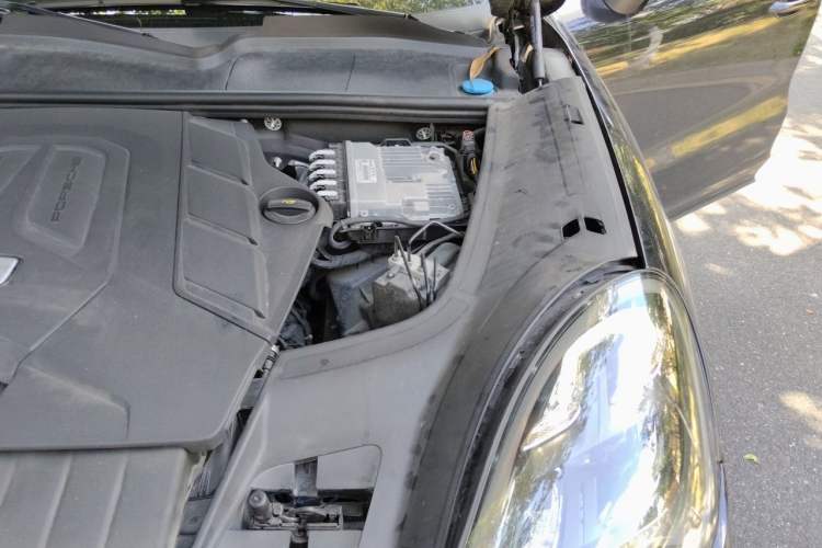Used Porsche Cayenne  Engine Bay Left