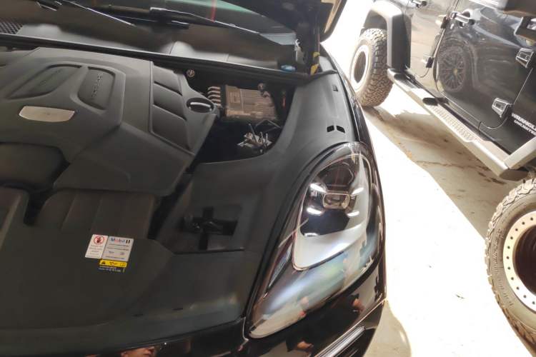 Used Porsche Cayenne 2022 Cayenne S 2.9T Platinum Edition Engine Bay Left