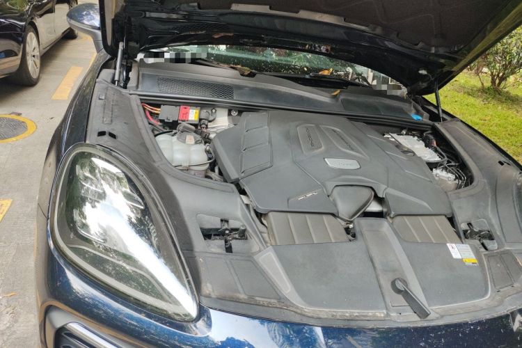 Used Porsche Cayenne 2022 Cayenne Coupé 3.0T Platinum Edition Engine Bay Right