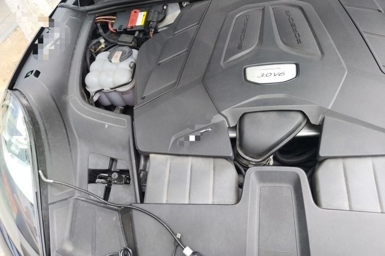 Used Porsche Cayenne 2022 Cayenne 3.0T Platinum Edition Engine Bay Right