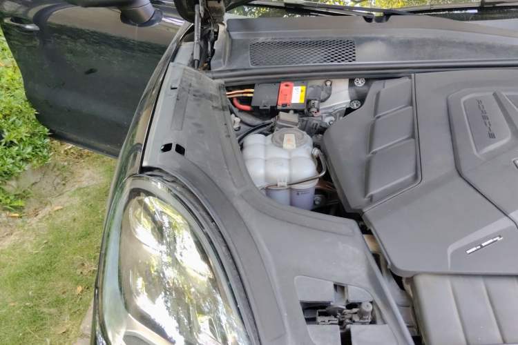 Used Porsche Cayenne  Engine Bay Right