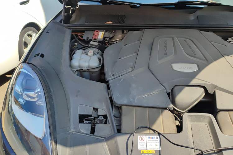 Used Porsche Cayenne 2022 Cayenne 3.0T Platinum Edition Engine Bay Right