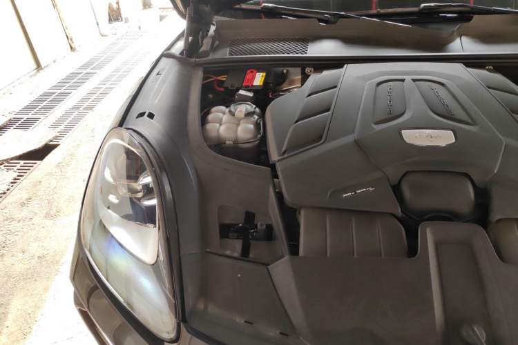 Used Porsche Cayenne 2022 Cayenne S 2.9T Platinum Edition Engine Bay Right