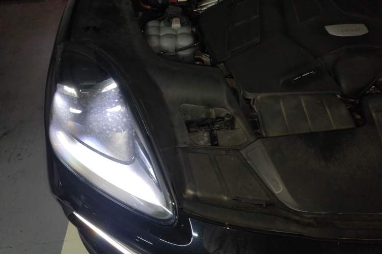 Used Porsche Cayenne 2022 Cayenne 3.0T Platinum Edition Engine Bay Right