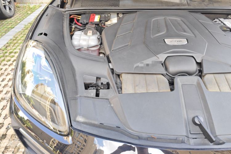 Used Porsche Cayenne 2022 Cayenne S 2.9T Platinum Edition Engine Bay Right