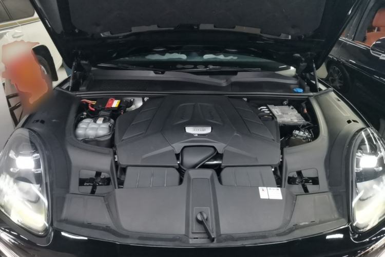 Used Porsche Cayenne 2022 3.0T US Spec Engine Bay