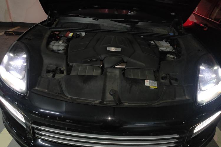 Used Porsche Cayenne 2022 Cayenne 3.0T Platinum Edition Engine Bay
