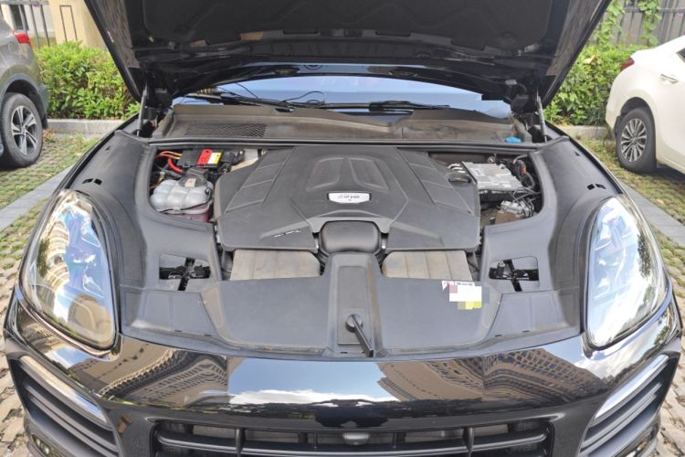 Used Porsche Cayenne 2022 Cayenne S 2.9T Platinum Edition Engine Bay