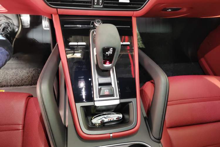 Used Porsche Cayenne 2022 Cayenne S 2.9T Platinum Edition Gear Lever