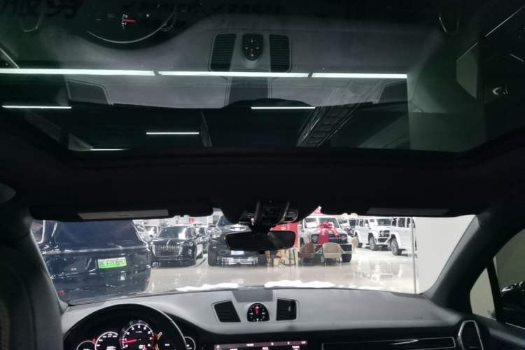 Used Porsche Cayenne 2022 3.0T US Spec Headliner