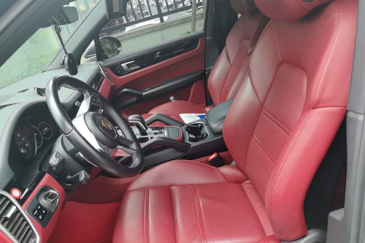 Used Porsche Cayenne 2022 Cayenne 3.0T Platinum Edition Left Front Seat