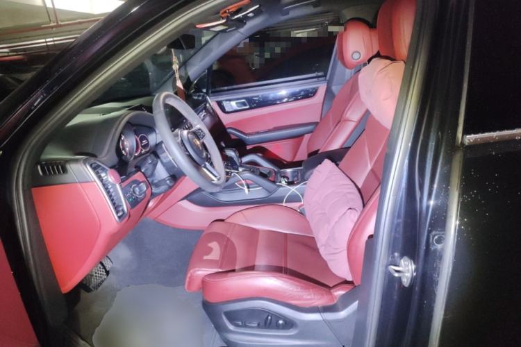 Used Porsche Cayenne 2022 Cayenne Coupé 3.0T Platinum Edition Left Front Seat