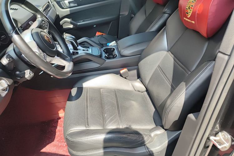 Used Porsche Cayenne 2022 Cayenne 3.0T Platinum Edition Left Front Seat