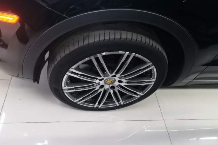 Used Porsche Cayenne 2022 3.0T US Spec Left Front Wheel Hub