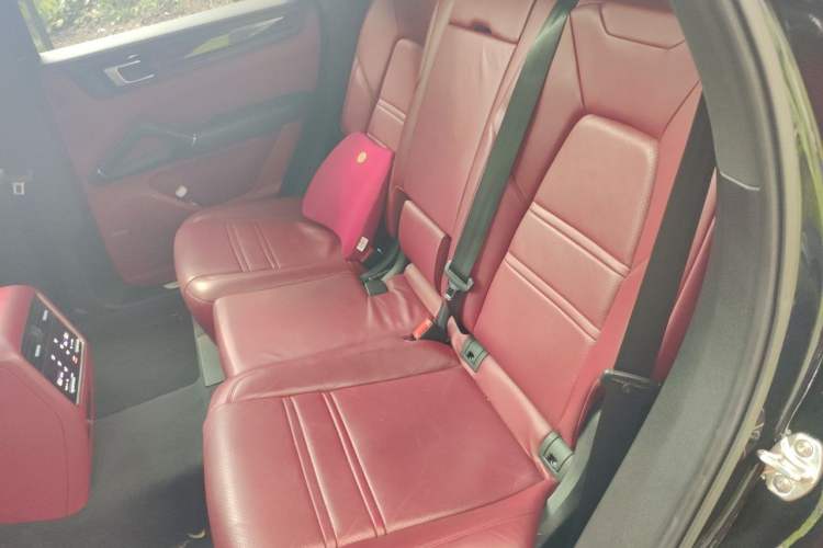 Used Porsche Cayenne 2022 Cayenne Coupé 3.0T Platinum Edition Left Rear Seat