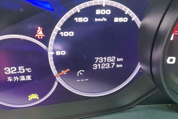 Used Porsche Cayenne 2022 Cayenne 3.0T Platinum Edition Odometer Close Up