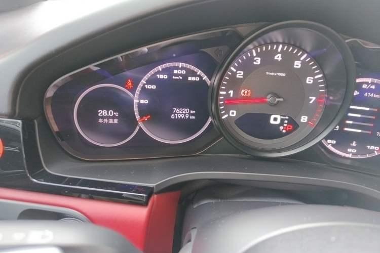 Used Porsche Cayenne 2022 Cayenne 3.0T Platinum Edition Odometer Close Up