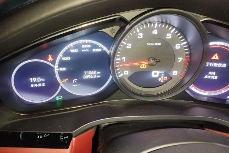Used Porsche Cayenne 2022 Cayenne Coupé 3.0T Platinum Edition Odometer Close Up