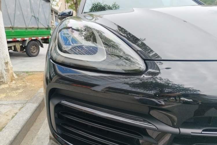 Used Porsche Cayenne 2022 Cayenne 3.0T Platinum Edition Right Front Headlight