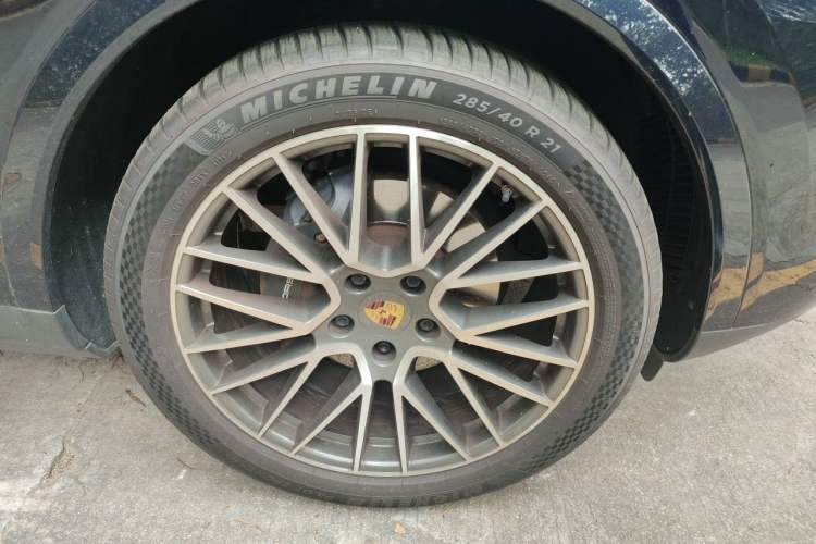 Used Porsche Cayenne 2022 Cayenne Coupé 3.0T Platinum Edition Right Front Wheel Hub