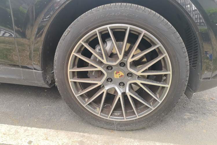 Used Porsche Cayenne 2022 Cayenne 3.0T Platinum Edition Right Front Wheel Hub