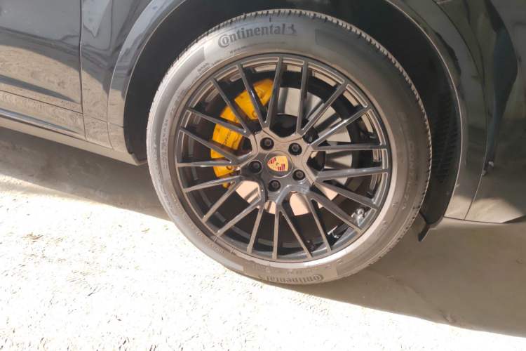 Used Porsche Cayenne 2022 Cayenne S 2.9T Platinum Edition Right Front Wheel Hub