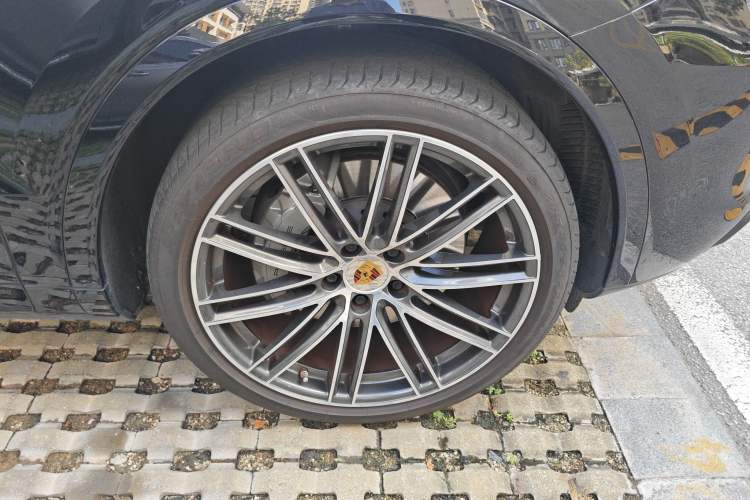 Used Porsche Cayenne 2022 Cayenne S 2.9T Platinum Edition Right Front Wheel Hub
