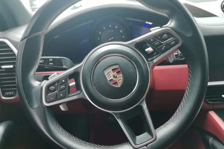 Used Porsche Cayenne 2022 Cayenne 3.0T Platinum Edition Steering Wheel