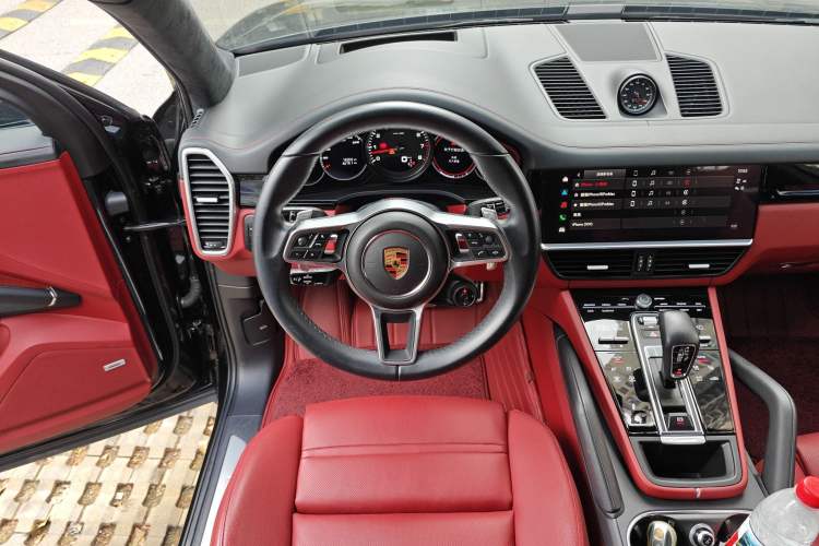Used Porsche Cayenne 2022 Cayenne S 2.9T Platinum Edition Steering Wheel