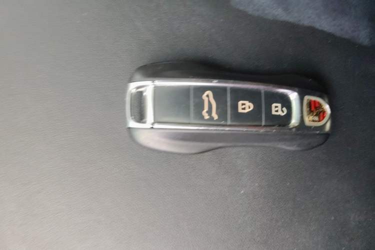 Used Porsche Cayenne  Vehicle Key