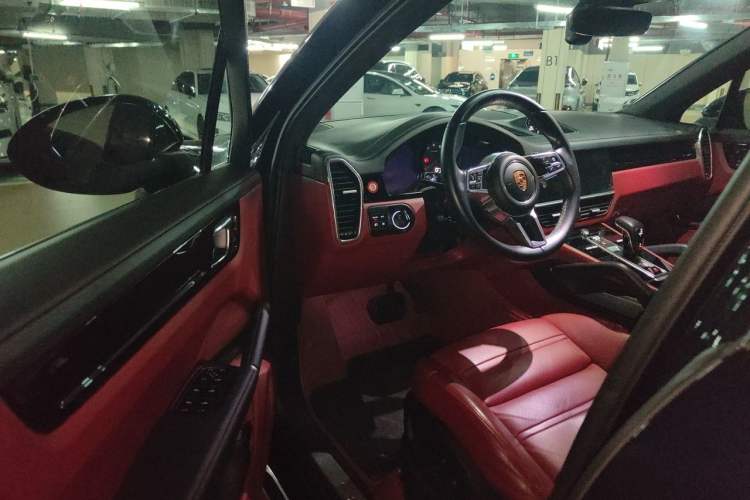 Used Porsche Cayenne 2022 Cayenne 3.0T Platinum Edition Driver Seat