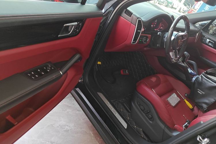 Used Porsche Cayenne 2022 Cayenne 3.0T Platinum Edition Driver Seat
