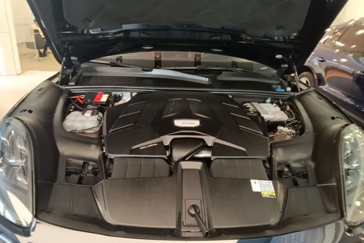 Used Porsche Cayenne 2022 Cayenne 3.0T Platinum Edition Engine Bay