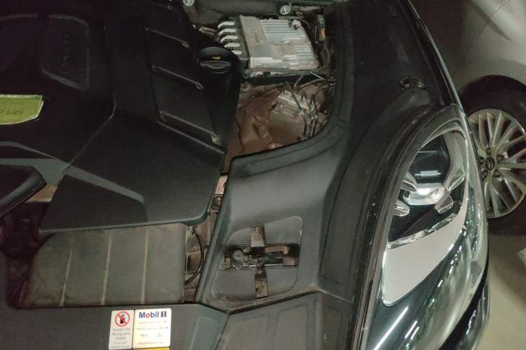 Used Porsche Cayenne 2022 Cayenne 3.0T Platinum Edition Engine Bay Left