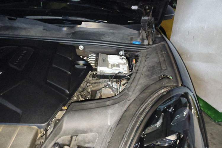 Used Porsche Cayenne 2022 Cayenne 3.0T Platinum Edition Engine Bay Left