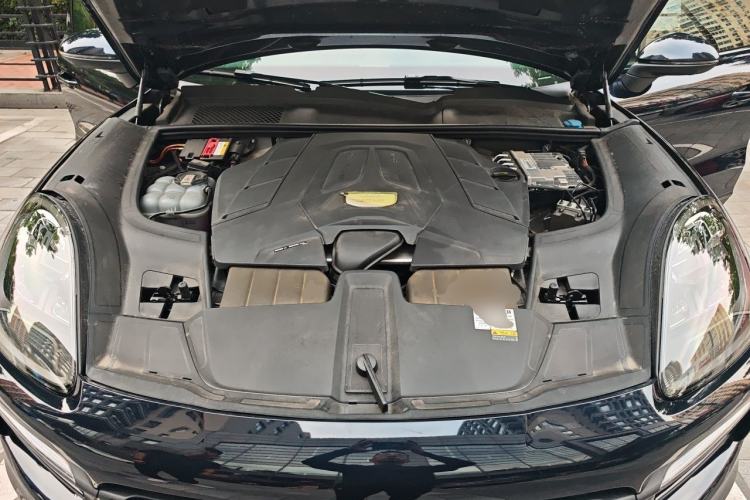 Used Porsche Cayenne  Engine Bay