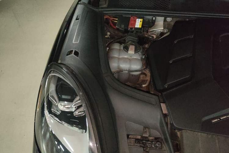 Used Porsche Cayenne 2022 Cayenne 3.0T Platinum Edition Engine Bay Right